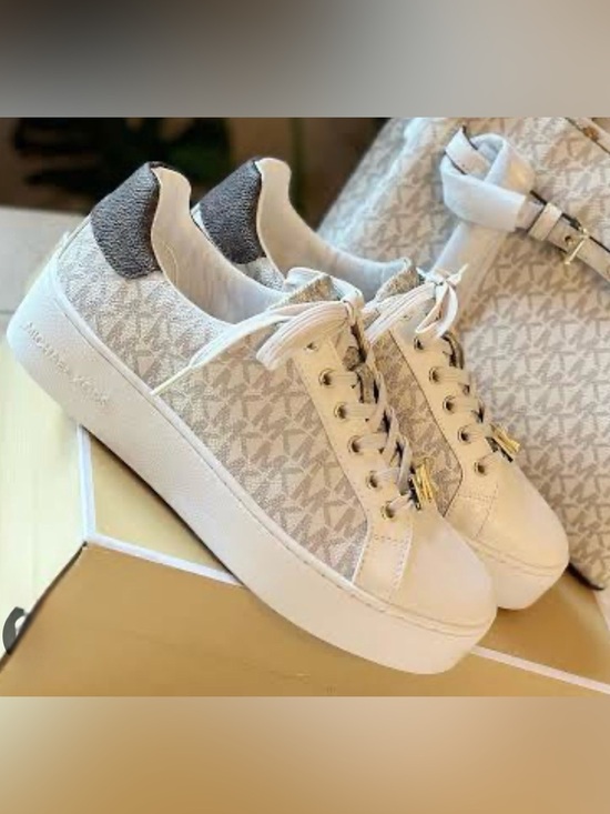 Michael Kors Shoes - 💛Last Chance💛Michael Kors Poppy Colorblock Sneakers